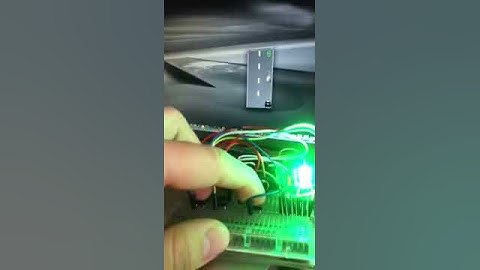 Arduino flash avoider game