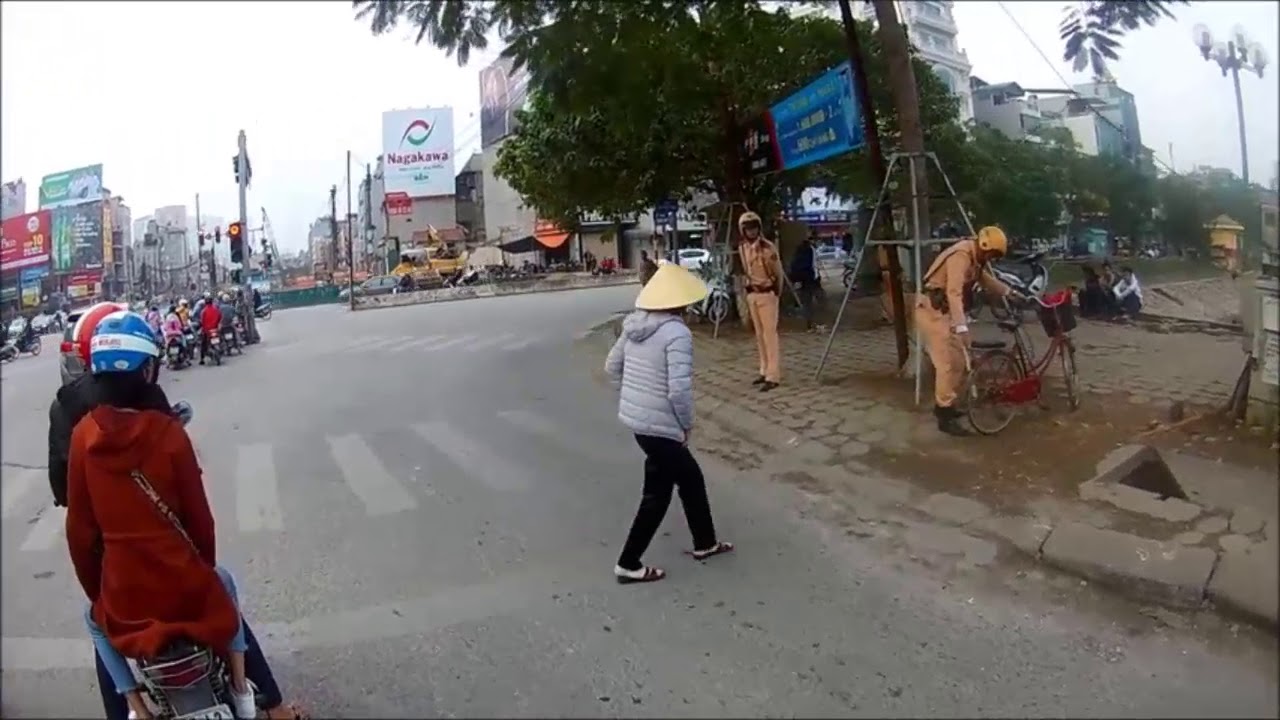 Thông chốt tông phải cụ đi xe đạp