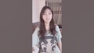 Pretty Girl Goes Viral on Live 💕