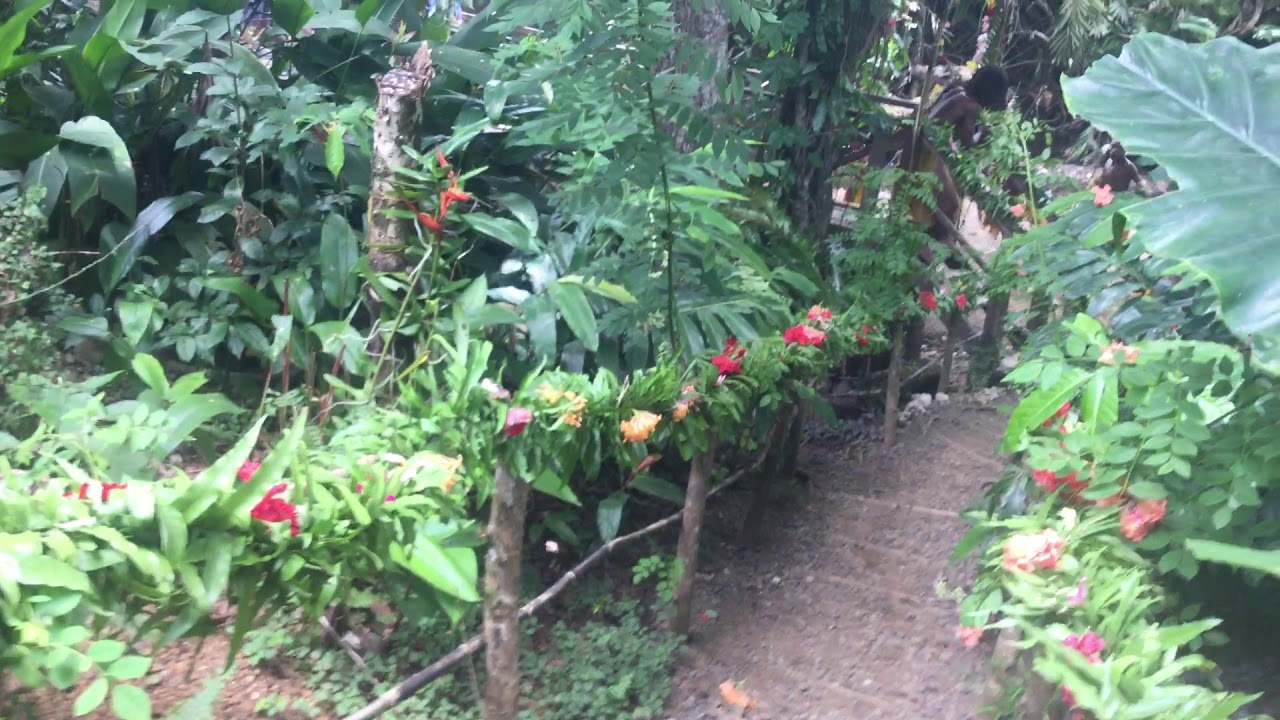 Tourists Welcome. Ailapu Village Reeftours Milne Bay
