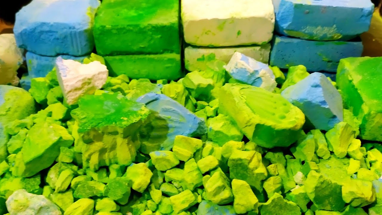 Super soft and dusty gym chalk blocks،oddly satisfying #asmr #relax #satisfying 
