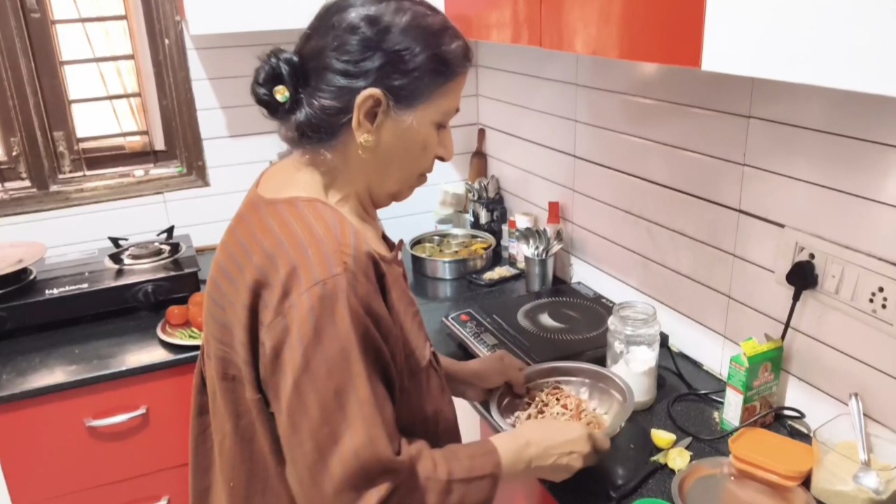 Pahle Gym fir Khana hi Khana 😋 | Samosa | Chole Bhature | Chana Chaat | Anujit Vlogs