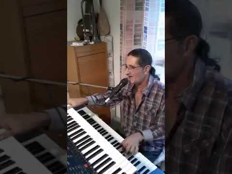 شيخ كاكي يبدع في عزف و غناء اغنية المرحوم حسني ربي ألطف بيا