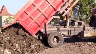 Dump Truck Toyota Dyna 130HT unloading dirt