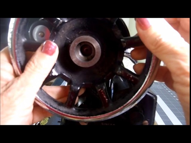 Como instalar un motor a una maquina de coser de pedal. muy facil
