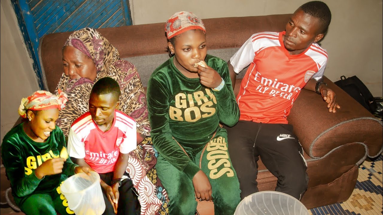 Ingo zubu :umugore ariye Indobo yuziye Isambusa😳😳