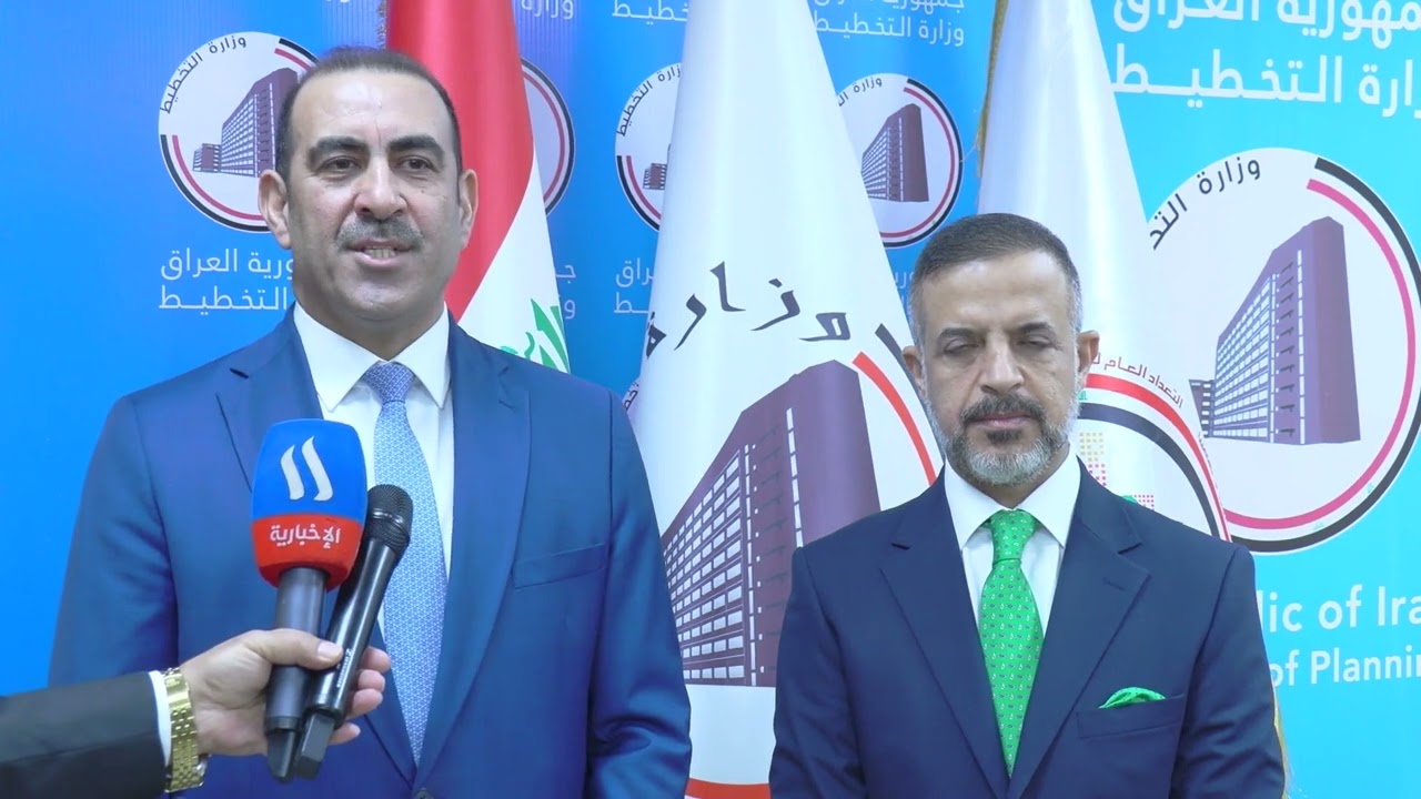 السيد نائب رئيس مجلس الوزراء وزير التخطيط محمد تميم يتسلّم حقيبة الوزارة من الوزير السابق خالد النجم