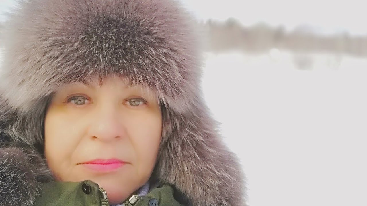 ОДНА В ЗАСНЕЖЕННОЙ ДЕРЕВНЕ. Лежу на снегу и диву даюсь. - YouTube