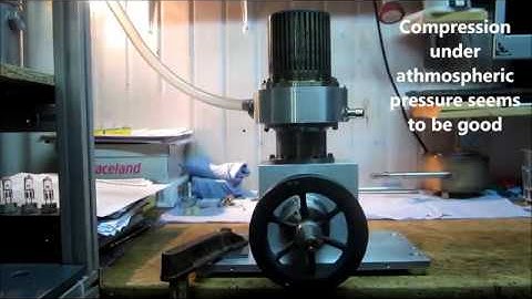 Development of the new four bar linkage Stirling engine