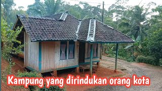 Suasana Pagi Diperkdanungan  Udara Terasa Sejuk Dan Segar