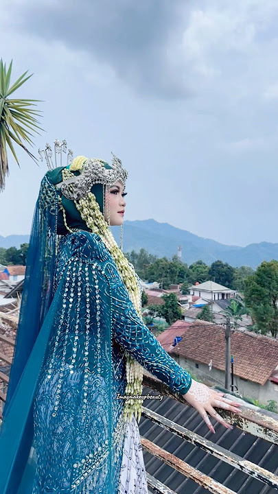 If you want a beautiful girl with red lips and cheeks