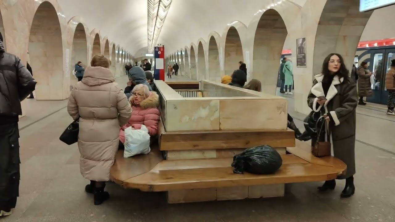 Прогулка через две станции метро - Лубянка и Кузнецкий Мост По четырём эскалаторам и переходу #metro