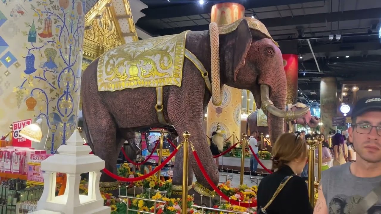 ICONSIAM Bangkok Thailand January 2026https://youtube.com/@genbison #bangkok #thailand  #iconsiam