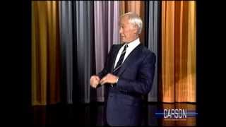 Johnny Carson Jokes About Having Trouble With His Ring Finger, 1989