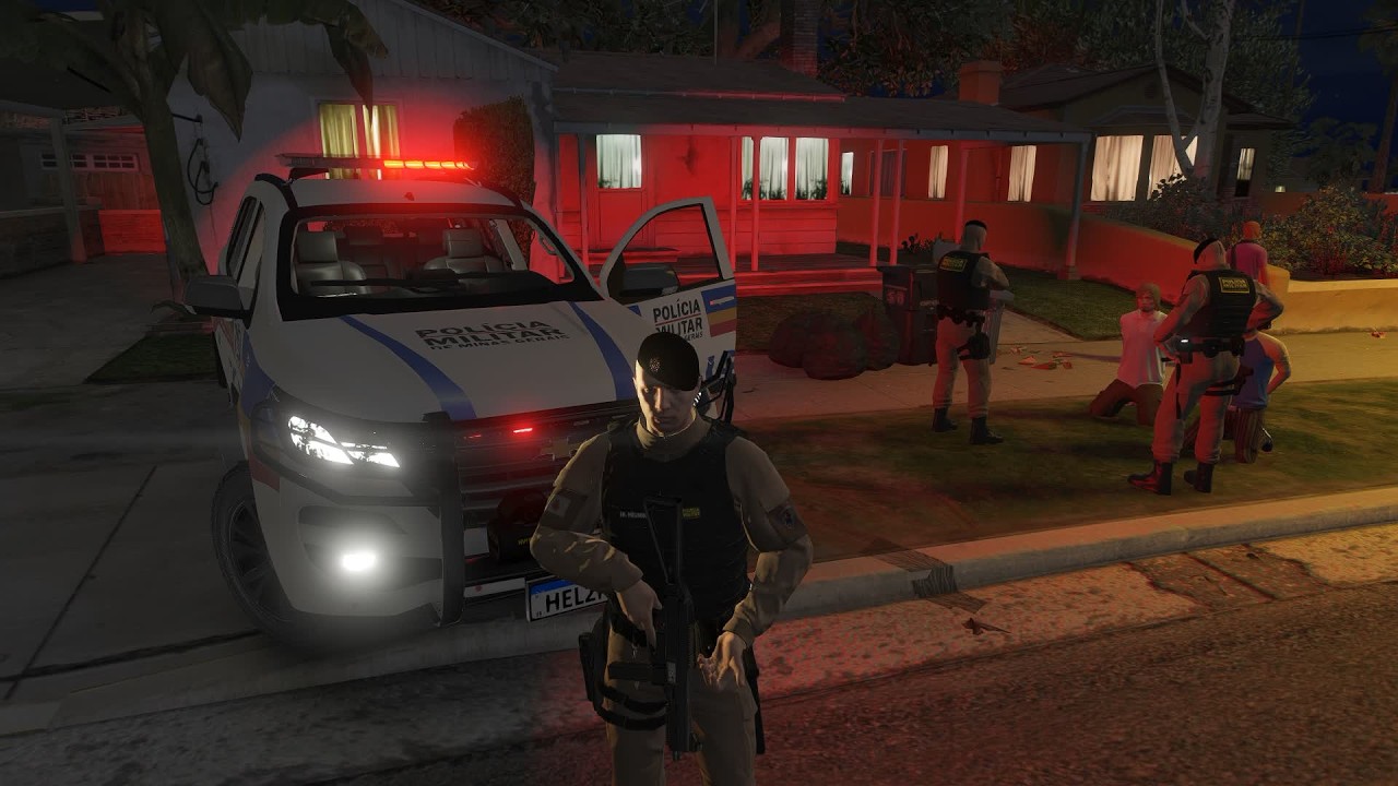 POLÍCIA MILITAR PRENDE DOIS VIZINHOS TROCANDO SOCOS NA RUA. DIGA NÃO À VIOLÊNCIA!