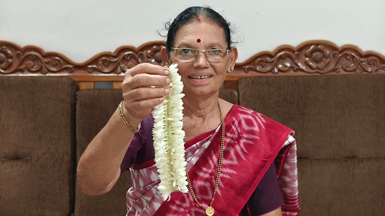 ಮೂರು ದಾರದಲ್ಲಿ ಮಲ್ಲಿಗೆ ಕಟ್ಟುವುದು ಹೇಗೆ? | ಸಂಜೆ ತನಕ ತಲೆಯಲ್ಲಿ ಉದುರದೆ ನಿಲ್ಲುವ ಮಲ್ಲಿಗೆ