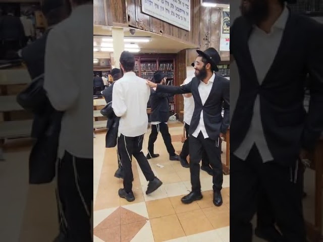 ריקוד יחי עם ר' חיים עוזר שי'