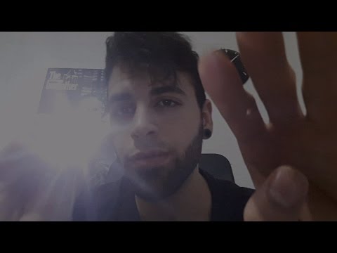ASMR en Español | Movimientos de luz cosquillosos + Triggers words [BINAURAL - TAPPING - ETC.]