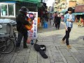 Пение с гитарой на улице в Куньмине, Китай (поёт Сергей Браславский (Книжник))