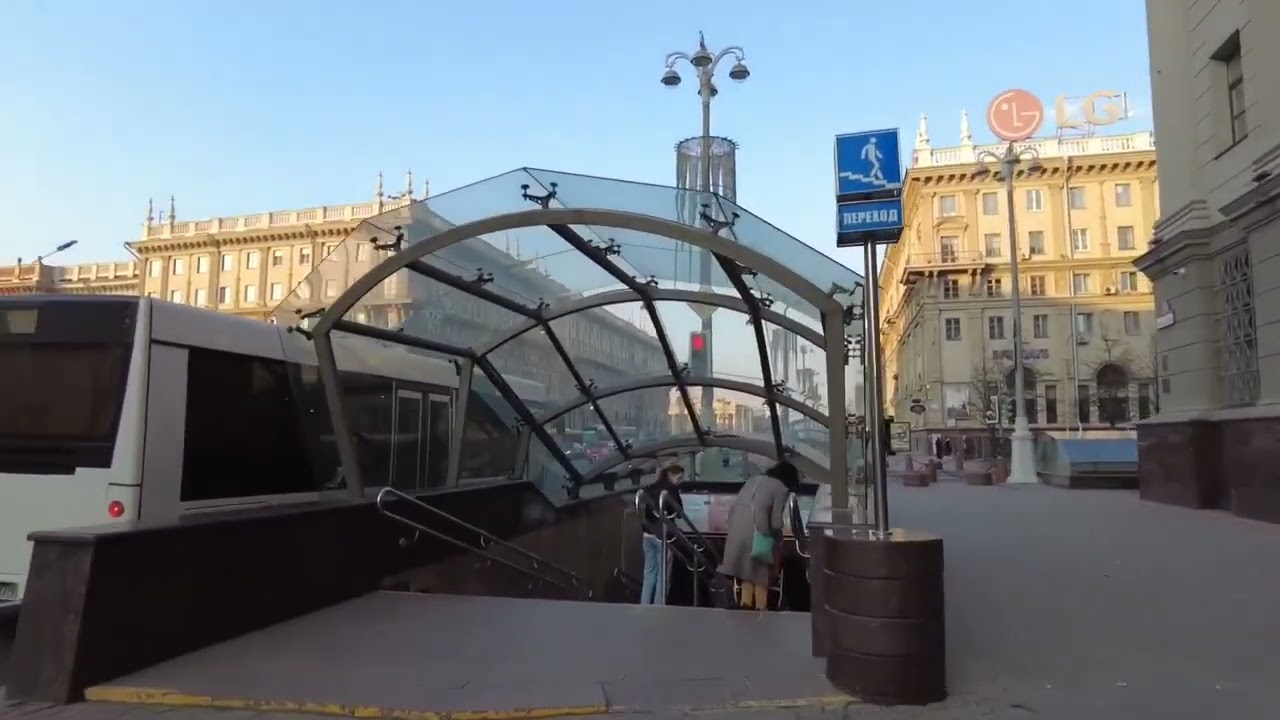 Минск, прогулка от национальный художественный музей искусств к Немига и Ратуша по ул Ленина