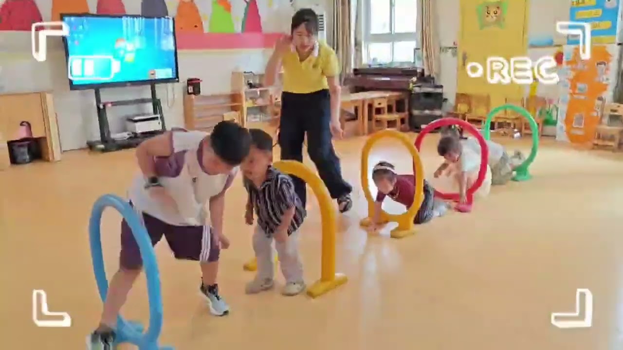 第一天来园，可以跟老师互动游戏，专业的老师很快俘获宝宝的心🤗