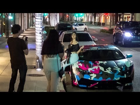 Video: Vzácná Supercars Převzala Rodeo Drive - Manuál