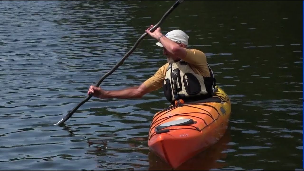 step-by-step guide on how to hold a kayak paddle