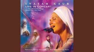 Video thumbnail of "Snatam Kaur - Shivoham (Live)"