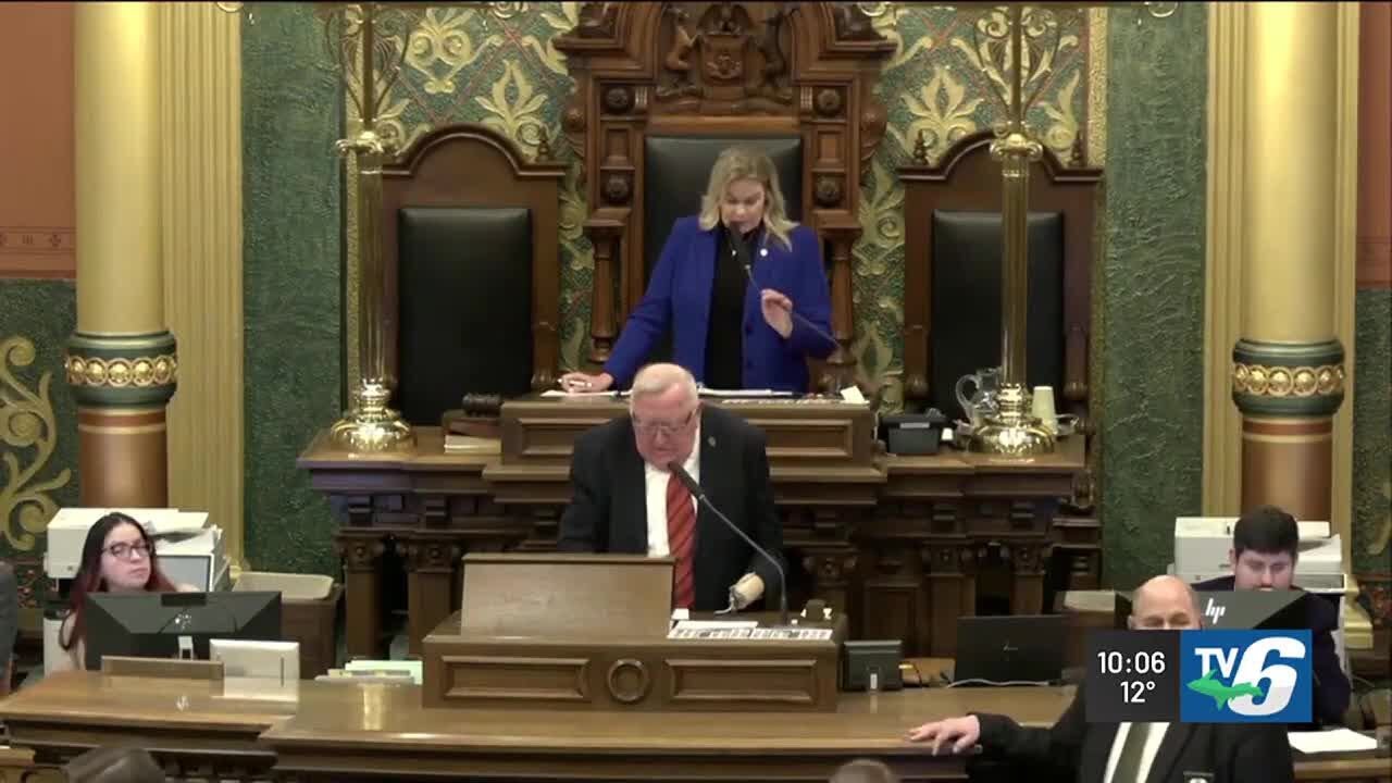 Bill to increase wages passes Michigan House - YouTube
