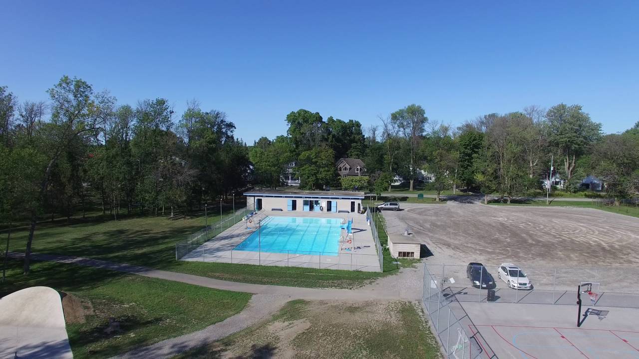 Swimming pool & the grounds