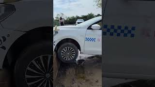 How To Operate If Four Wheels Accidentally Fall Off The Road Sill While Reversing