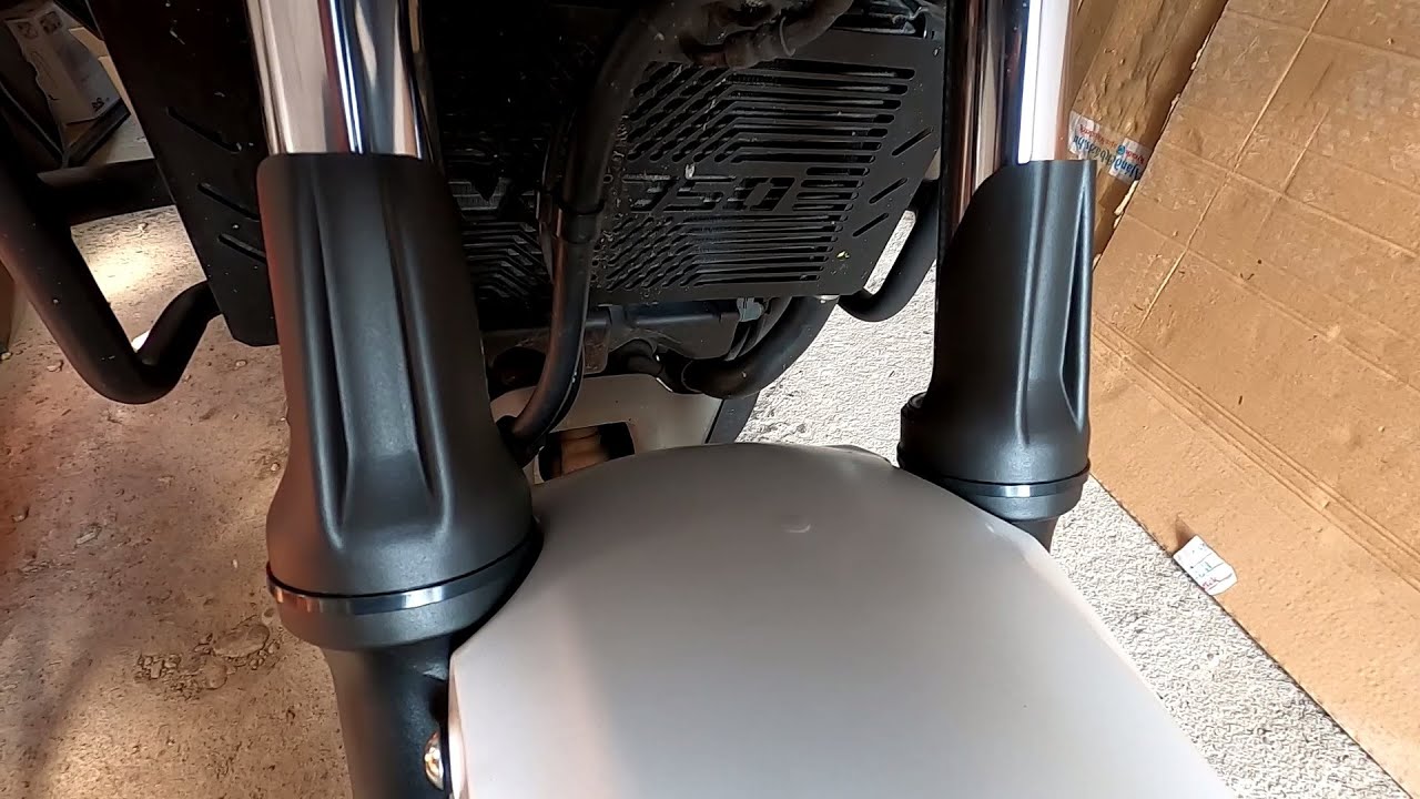 első teleszkópvédő felszerelése Honda NC750X-re