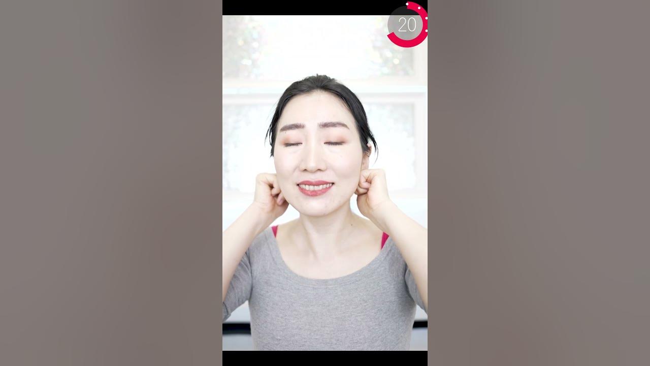 massage-that-stimulates-the-lymph-nodes-behind-ears-to-reduce-facial
