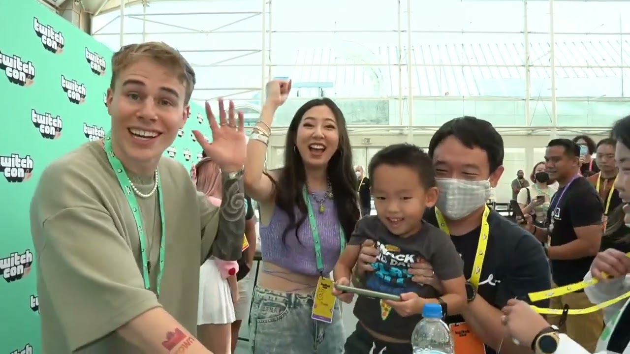 Blau and Fuslie Meet the YOUNGEST CB & April FAN IRL At TWITCHCON YouTube