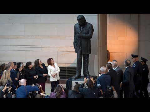 Johnny Cash statue