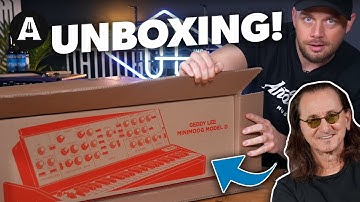 Unboxing van de Moog Geddy Lee Minimoog Model D!