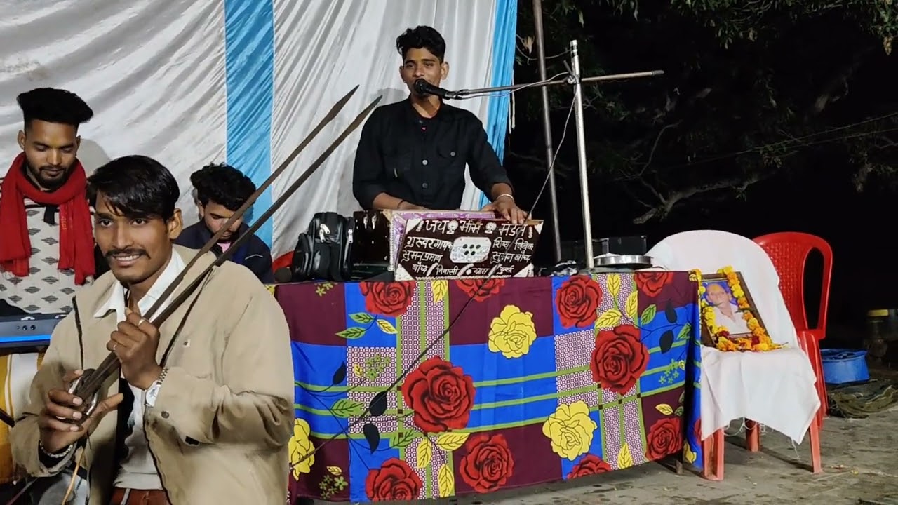 सिंगर आशू बघेल के झटके दुनिया से हटके #सिंगर_मनराज_दीवाना #लोकेशकेरसिया 😎😎😝