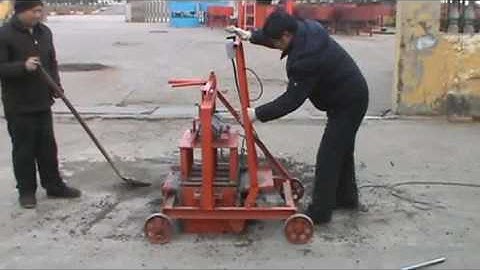 Building equipment diesel engine mobile block making machine / concrete hollow block machine 压砖机工作视频