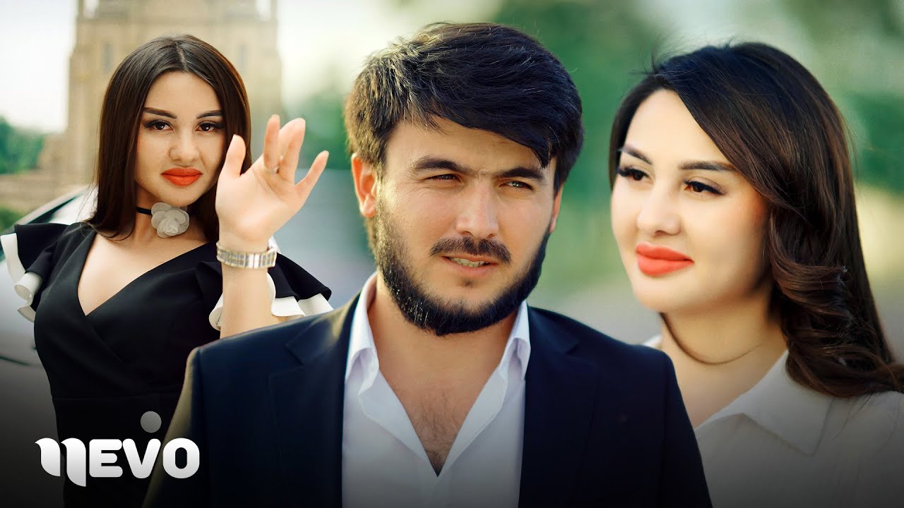 U yuziga otirib qora tanlini yalaydi.