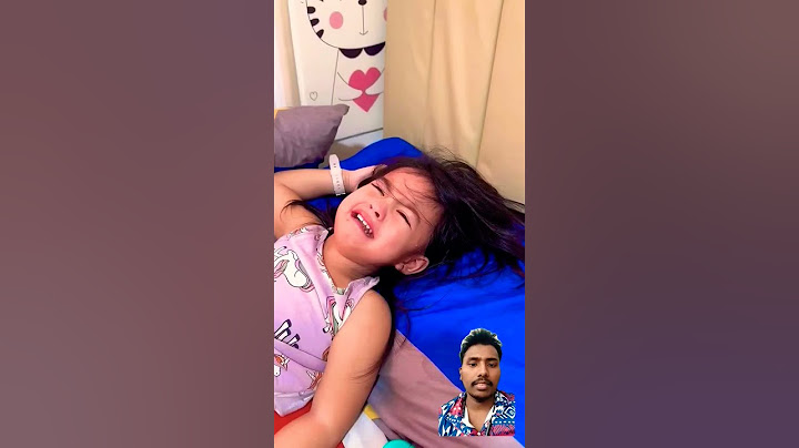 Toddler stops crying when she receives cash