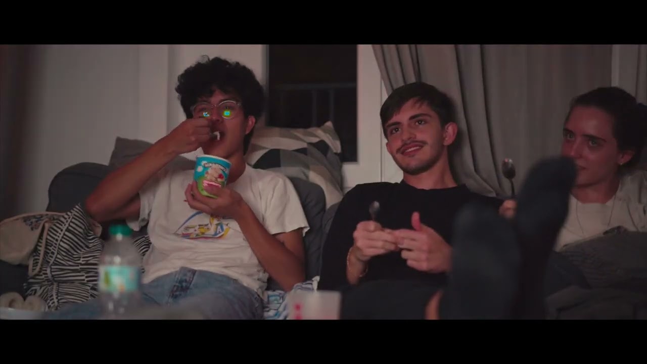 Like a kid in a candy shop / Como un niño en una tienda de dulces – Moving  with Mitchell, image size:1280x720