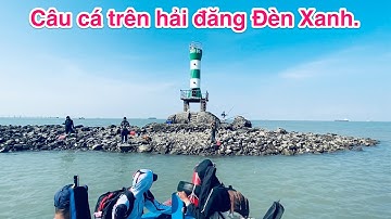 Câu cá trên hải đăng đèn xanh - Biển Vũng Tàu.