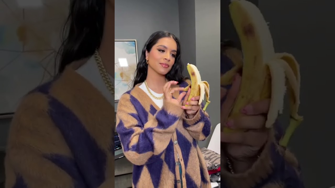 ⁣That awkward moment when you love bananas but also have to shoot content.