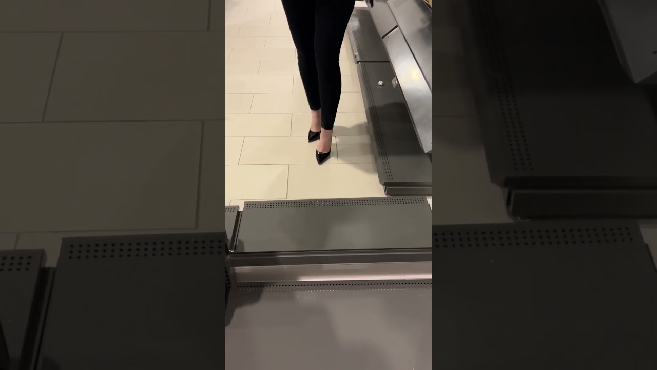Extrelmy high high heels?!