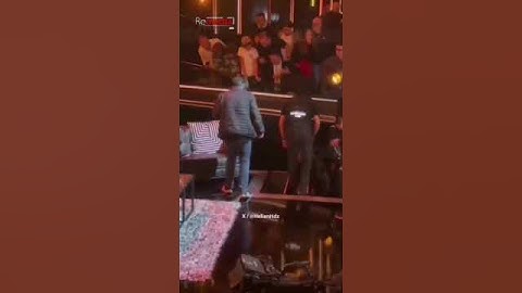 سقوط #جيرارد بيكيه على المسرح
