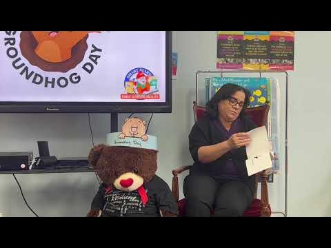 Storytime at the ELF: Wake Up Mr Groundhog (Spanish) - YouTube