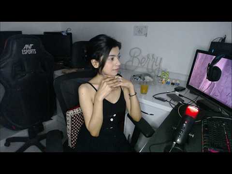 Reaction and just chatting !kick !insta #118 #valorantlive #girlgamer #facecam