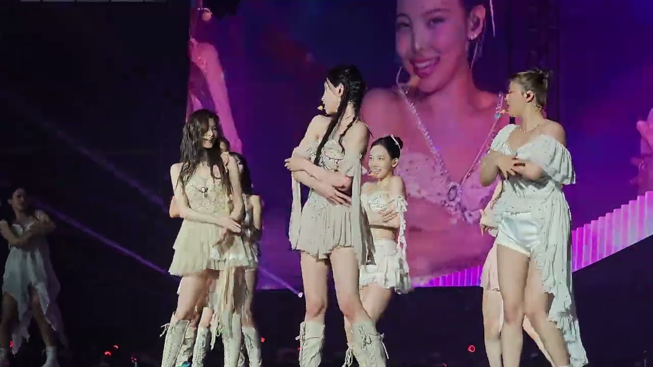 Twice 5th World Tour 'Ready To Be' - The Feels (Arlington)