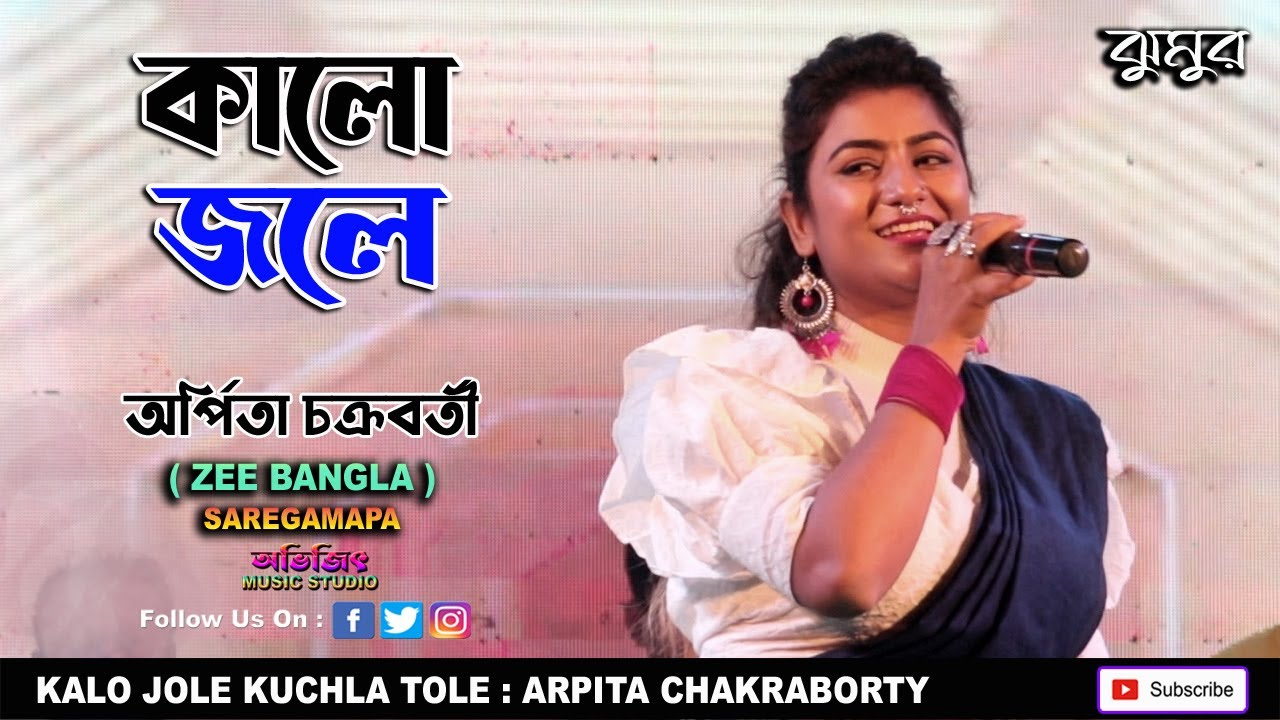 Jinsiy aloqa paytida biror narsa tosqinlik qiladi. Yupqa oyoqlari va dumaloq eshak bilan porno