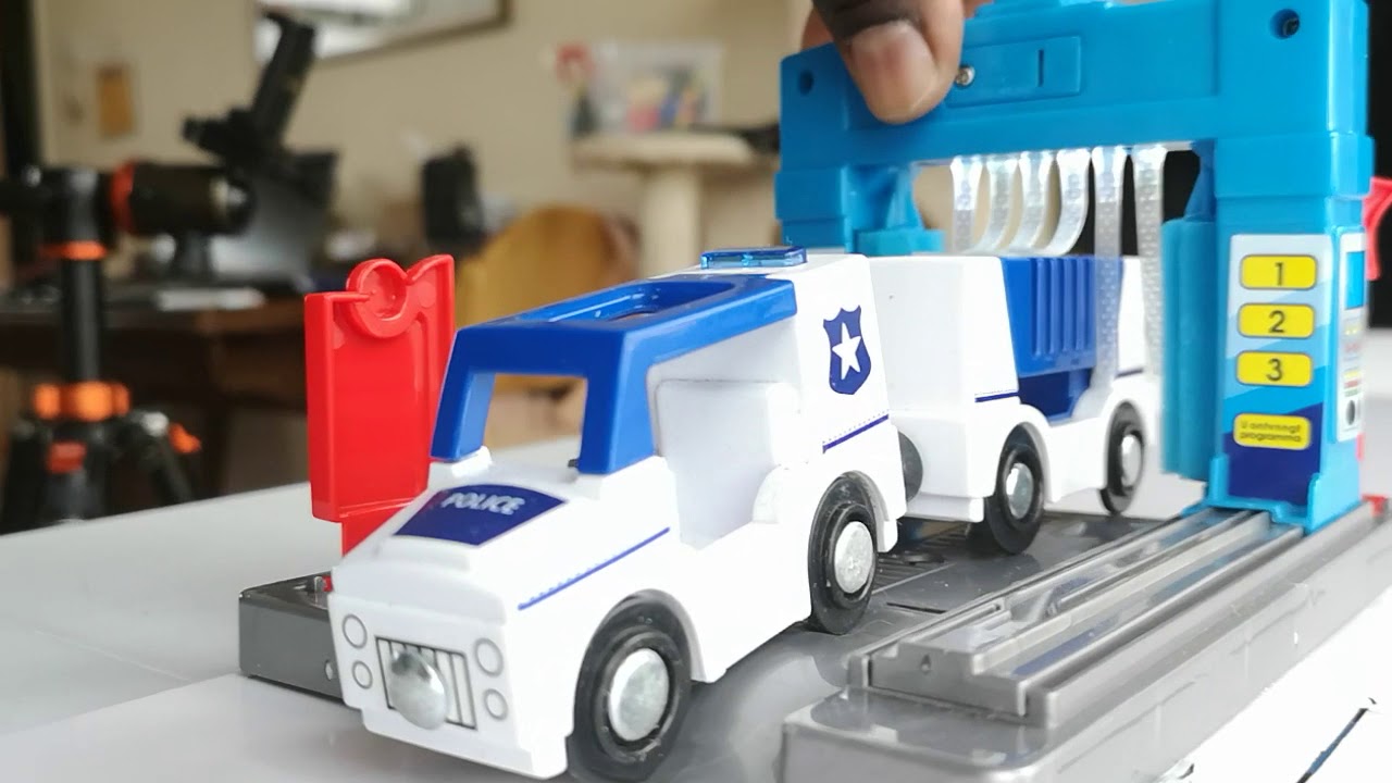 Police Car Playing Car Wash with Cleaning Toys, Toy Cars Getting Washed, Car Washing Video for